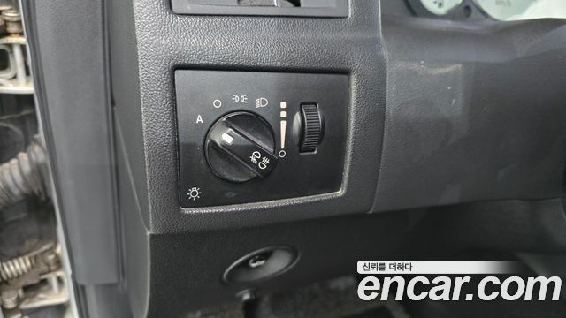 Chrysler 300C 2010 — photo 17