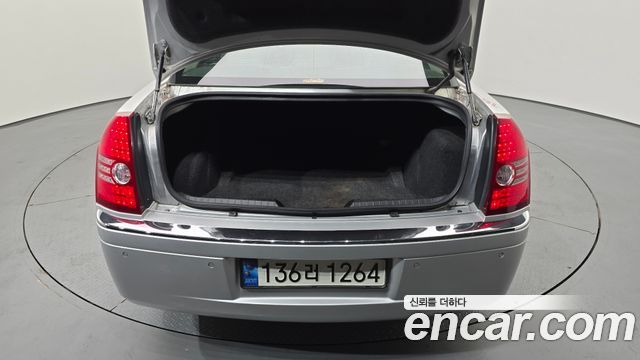 Chrysler 300C 2010 — photo 20