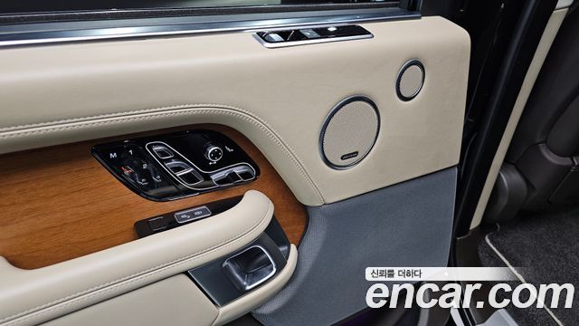Land Rover Range Rover 2019 — photo 17