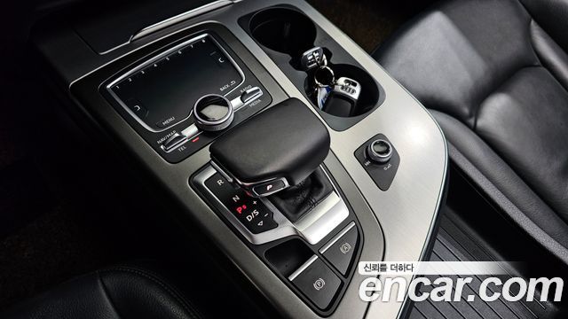 Audi Q7 2019 — photo 9