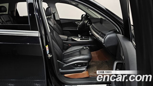 Audi Q7 2019 — photo 11