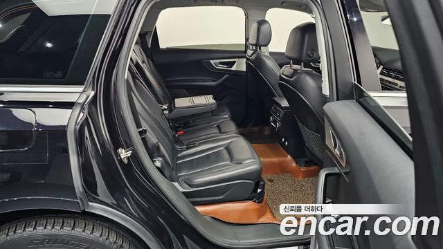 Audi Q7 2019 — photo 12