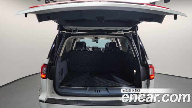 Lincoln Navigator 2020 — photo 20