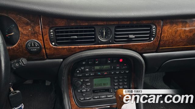 Jaguar Daimler 2002 — photo 14
