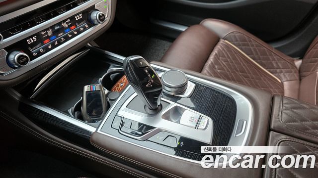 BMW 7-Series 2020 — photo 9