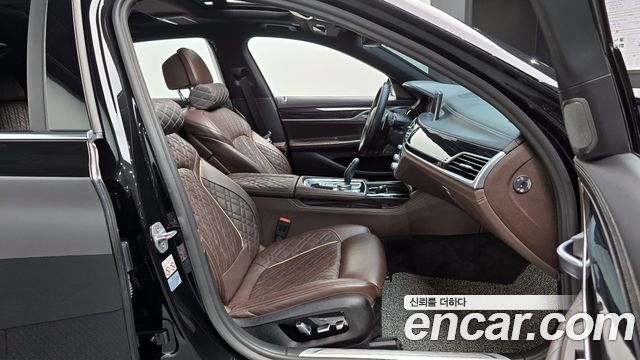 BMW 7-Series 2020 — photo 10
