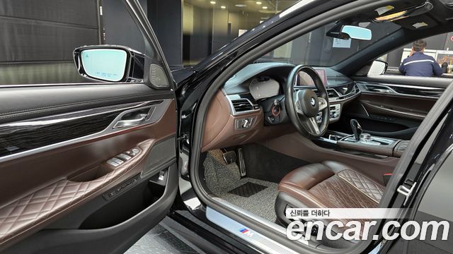 BMW 7-Series 2020 — photo 11