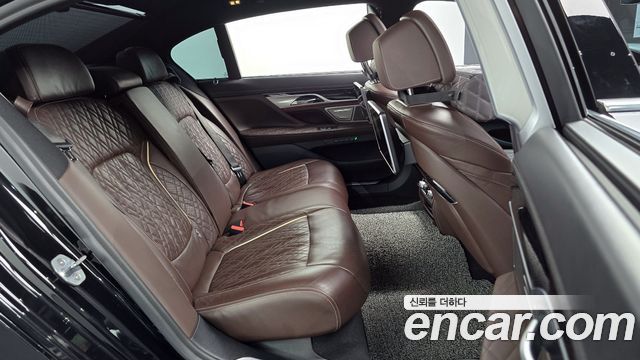 BMW 7-Series 2020 — photo 12