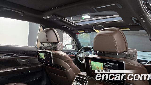 BMW 7-Series 2020 — photo 17