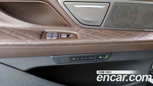 BMW 7-Series 2020 — photo 18