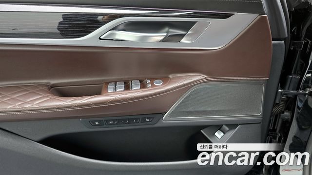 BMW 7-Series 2020 — photo 19