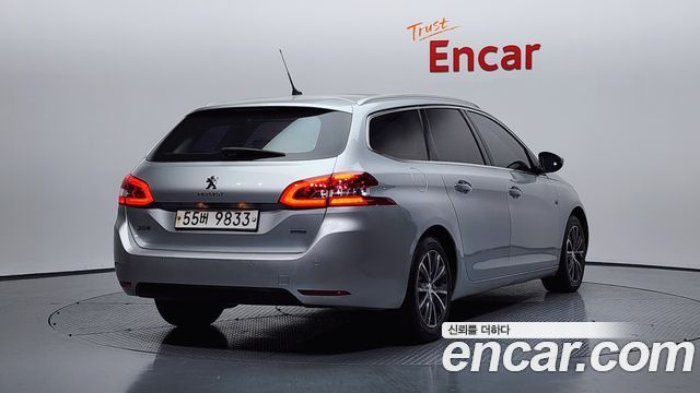 Peugeot 308 2015 — photo 2