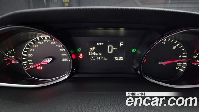 Peugeot 308 2015 — photo 8
