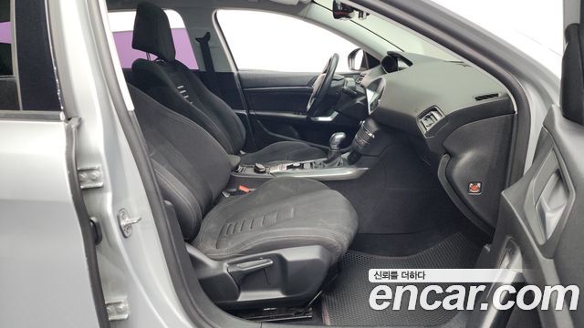 Peugeot 308 2015 — photo 11