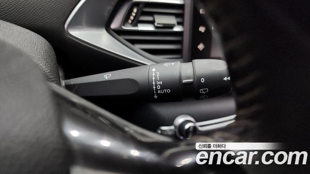 Peugeot 308 2015 — photo 16