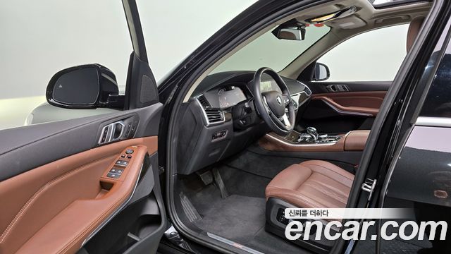 BMW X5 2022 — photo 11