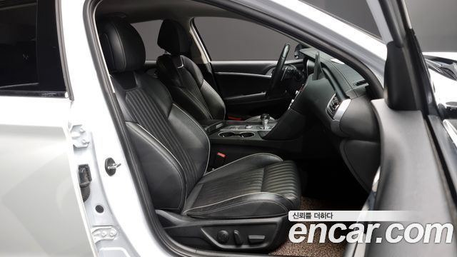 Genesis G70 2018 — photo 11