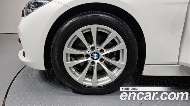 BMW 3-Series 2018 — photo 5