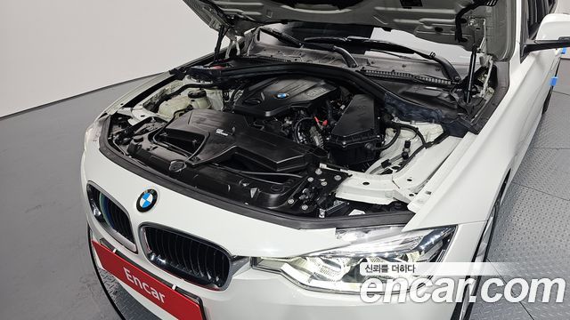 BMW 3-Series 2018 — photo 6