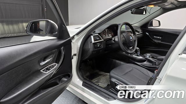 BMW 3-Series 2018 — photo 10
