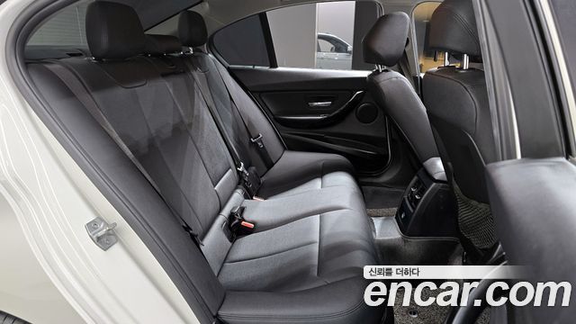 BMW 3-Series 2018 — photo 12