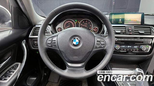 BMW 3-Series 2018 — photo 13