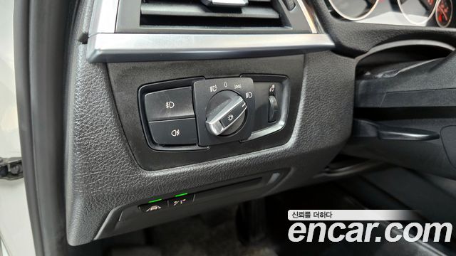 BMW 3-Series 2018 — photo 16