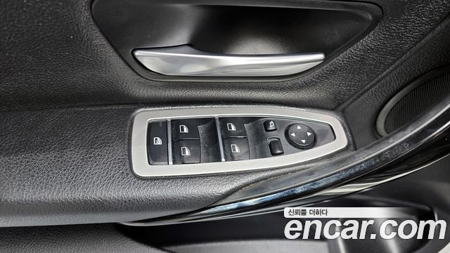 BMW 3-Series 2018 — photo 17