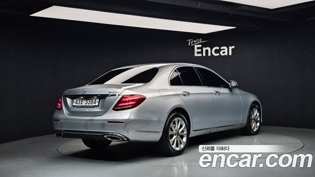 Mercedes-Benz E-Class 2018 — photo 2