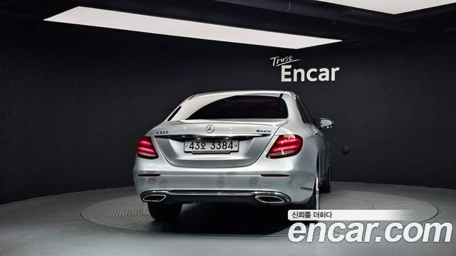 Mercedes-Benz E-Class 2018 — photo 4
