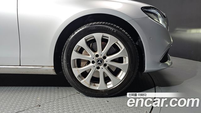 Mercedes-Benz E-Class 2018 — photo 5