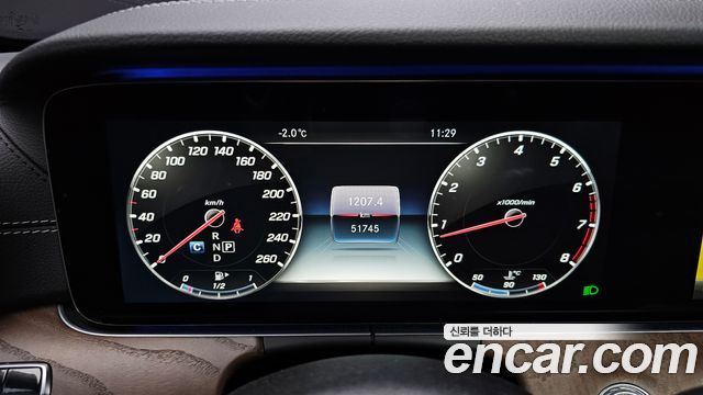 Mercedes-Benz E-Class 2018 — photo 8