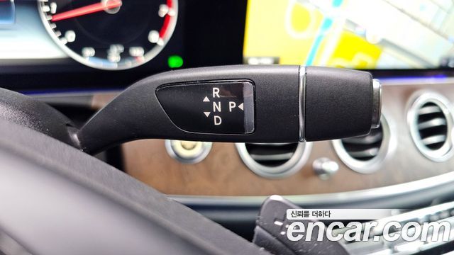Mercedes-Benz E-Class 2018 — photo 9
