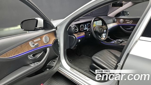 Mercedes-Benz E-Class 2018 — photo 11