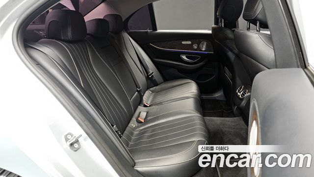 Mercedes-Benz E-Class 2018 — photo 12
