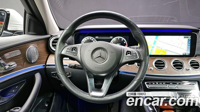 Mercedes-Benz E-Class 2018 — photo 13
