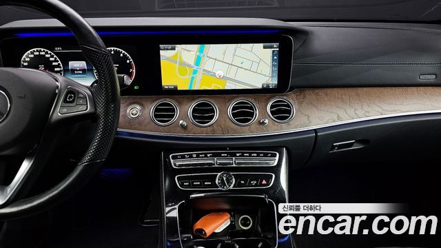 Mercedes-Benz E-Class 2018 — photo 14