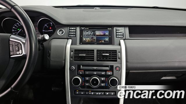 Land Rover Discovery Sport 2016 — photo 14