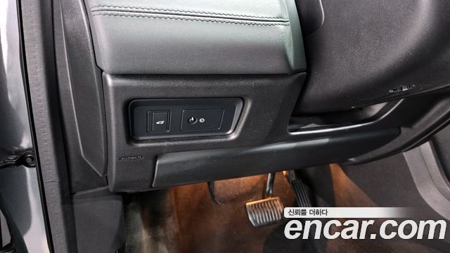 Land Rover Discovery Sport 2016 — photo 17