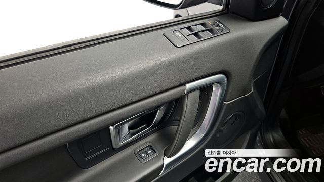 Land Rover Discovery Sport 2016 — photo 18