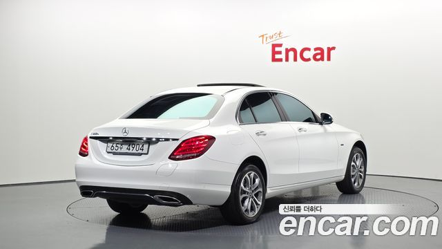Mercedes-Benz C-Class 2018 — photo 2