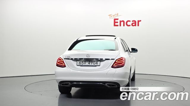 Mercedes-Benz C-Class 2018 — photo 4