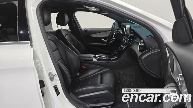 Mercedes-Benz C-Class 2018 — photo 11