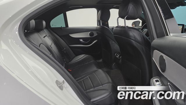 Mercedes-Benz C-Class 2018 — photo 12