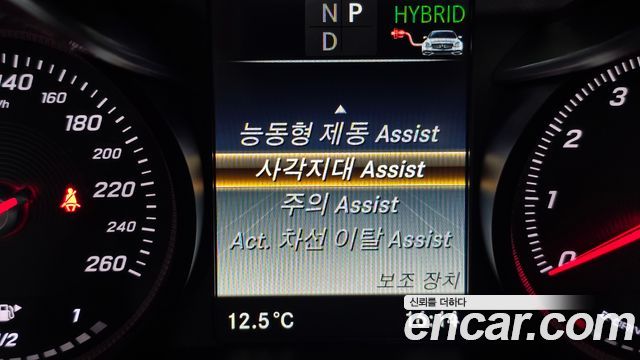 Mercedes-Benz C-Class 2018 — photo 16