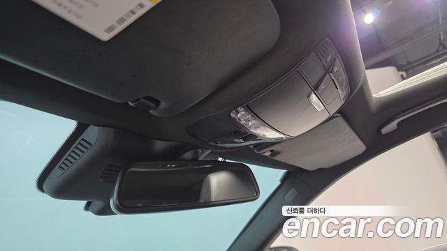 Mercedes-Benz C-Class 2018 — photo 19