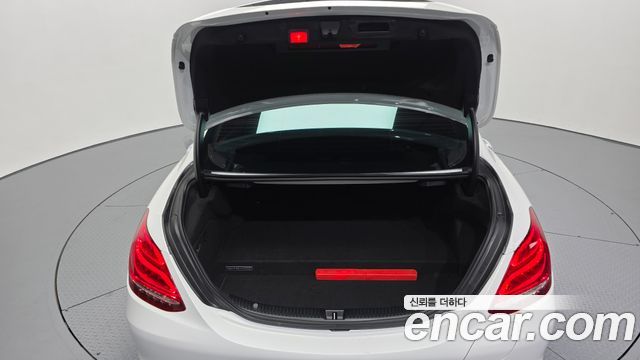 Mercedes-Benz C-Class 2018 — photo 20