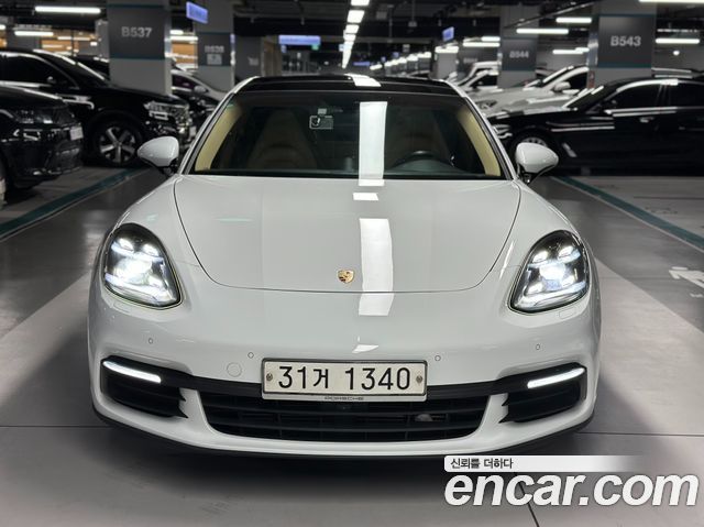 Porsche Panamera 2018 — photo 1