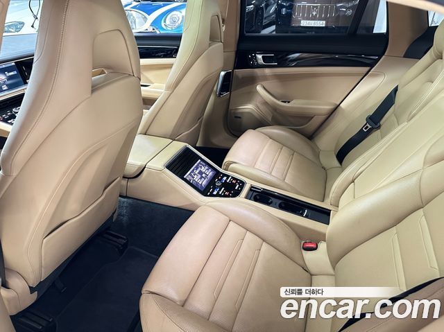 Porsche Panamera 2018 — photo 9