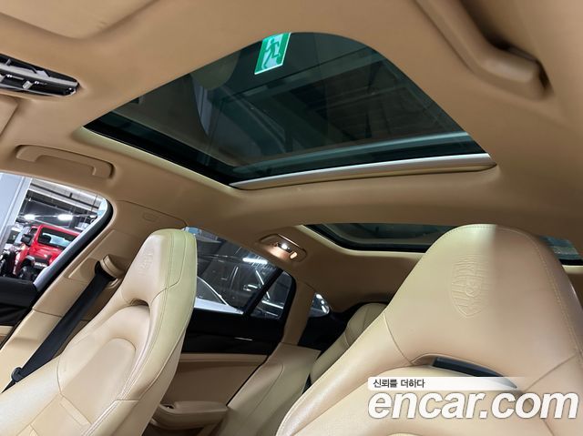 Porsche Panamera 2018 — photo 10